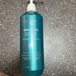 Shampoo: Orlando Pita, Argon oil glossing Shampoo
