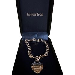 Tiffany & Co. Return to Tiffany 7.5 in Heart Charm Bracelet 925 Sterling Silver