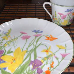 VINTAGE SET OF 4 SEYMOUR MANN INC DAY LILY FINE CHINA SNACK PLATES AND TEA/COFFEE CUPS