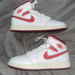 Size 7Y Air Jordan 1 Mid SE (GS) - Brand New, OG Box