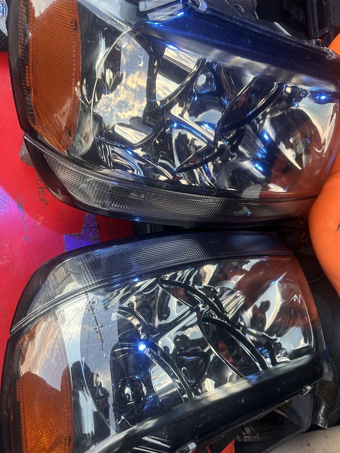 99 00 01 02 03 04 Grand Cherokee Headlights Assembly