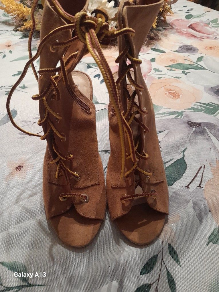 Shoes 10.00