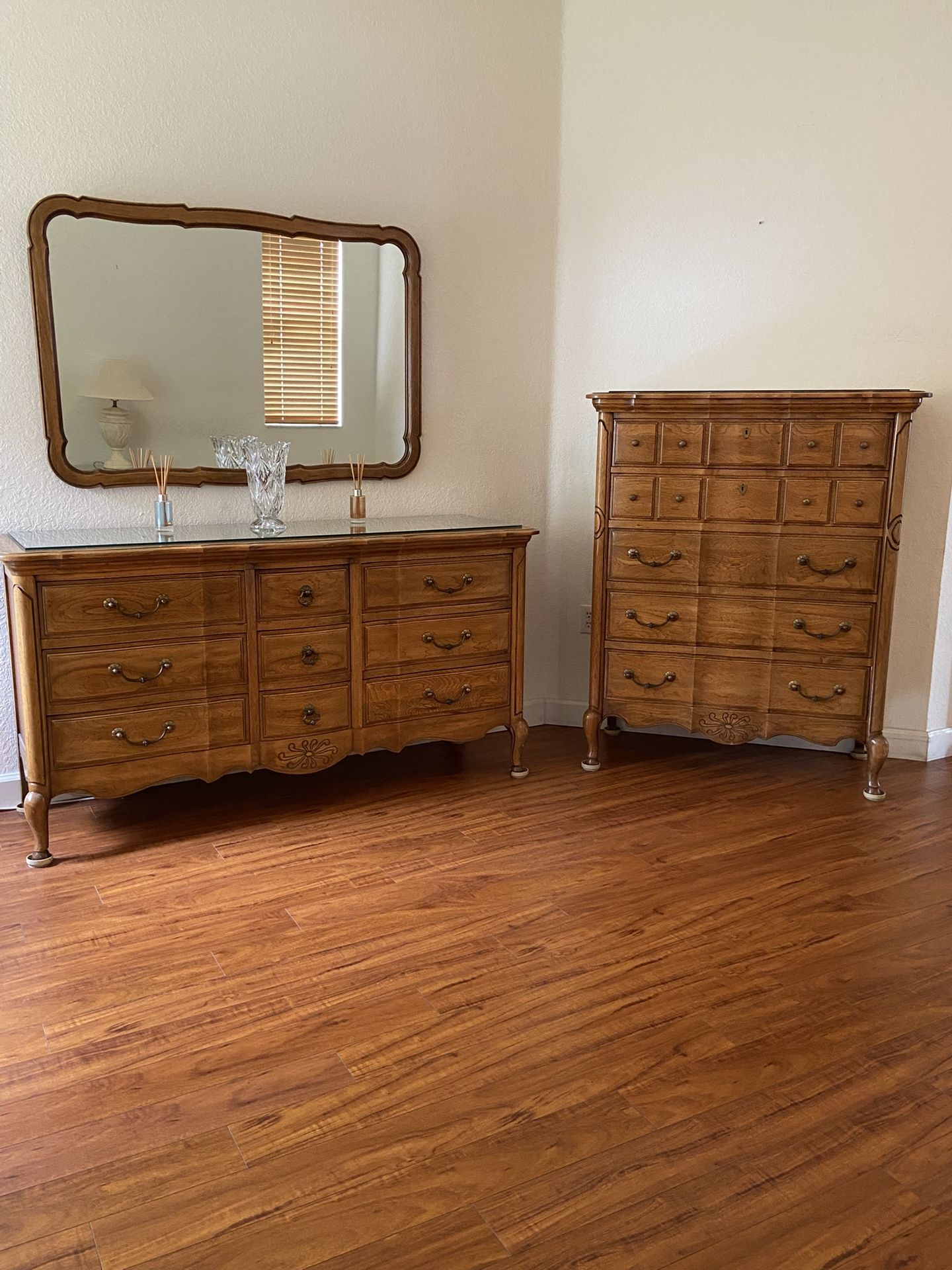 Solid Wood Vintage Bedroom Set By Thomasville