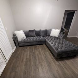 Divine 2PC Tufted Velvet Sectional w Pillows