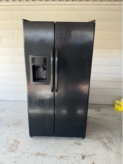 GE 25 cu ft refrigerator