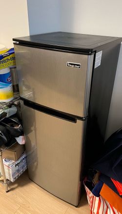 Mini Fridge / Small Refrigerator