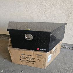 NEW TRAILER TOOL BOX TONGHE COLOR BLACK ALUMINIUM DIAMOND COMES WITH 2 KEYS DIMENSIONS SHOW IN THE PICTURES 39" FOR ANY QUESTION TEXT ME PLEASE HABLO 