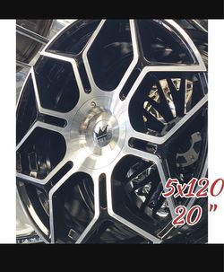 Clean 20s ready to transform your ride! 🛞🔥 ​⚡ Size: 20" 💥 Bolt Pattern: 5x120 🚗 Fits: BMW, Chevy Camaro, Honda Civic Type R, Tesla, Acura & more! 