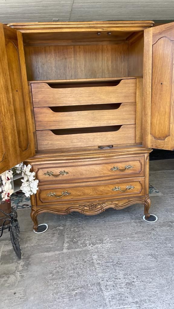 Gorgeous Dixie Two Door Closet Whit 5 Drawers Work Perfect Clean Condition