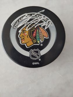 Chicago Blackhawks autographed puck