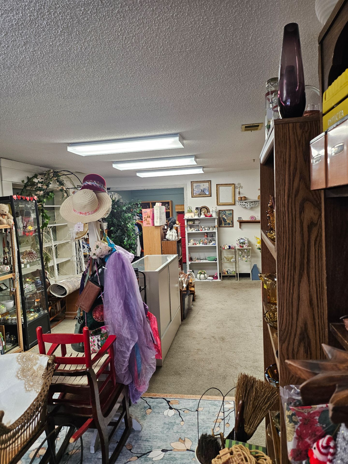 Unique Treasures and Antiques and Collectable's