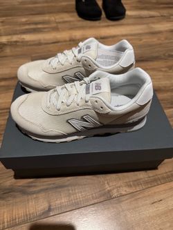 Women’s size 6 New Balance 515 White