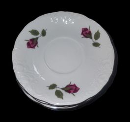 32 piece Vintage Royal Kent Gold Trim