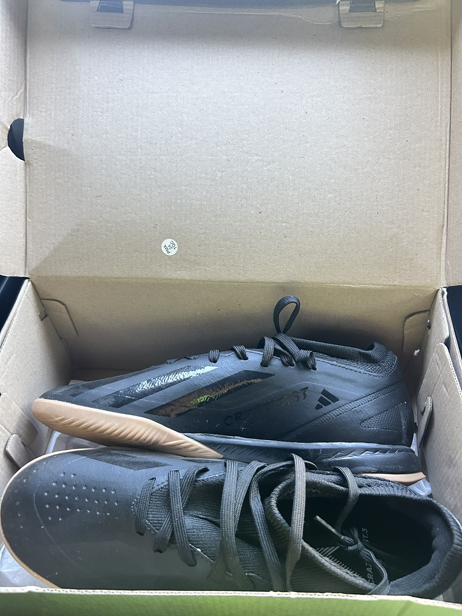 Indoor soccer shoes