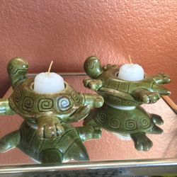 (6.5”W x 4”H ). Turtle Candle Holder Set & Candles.