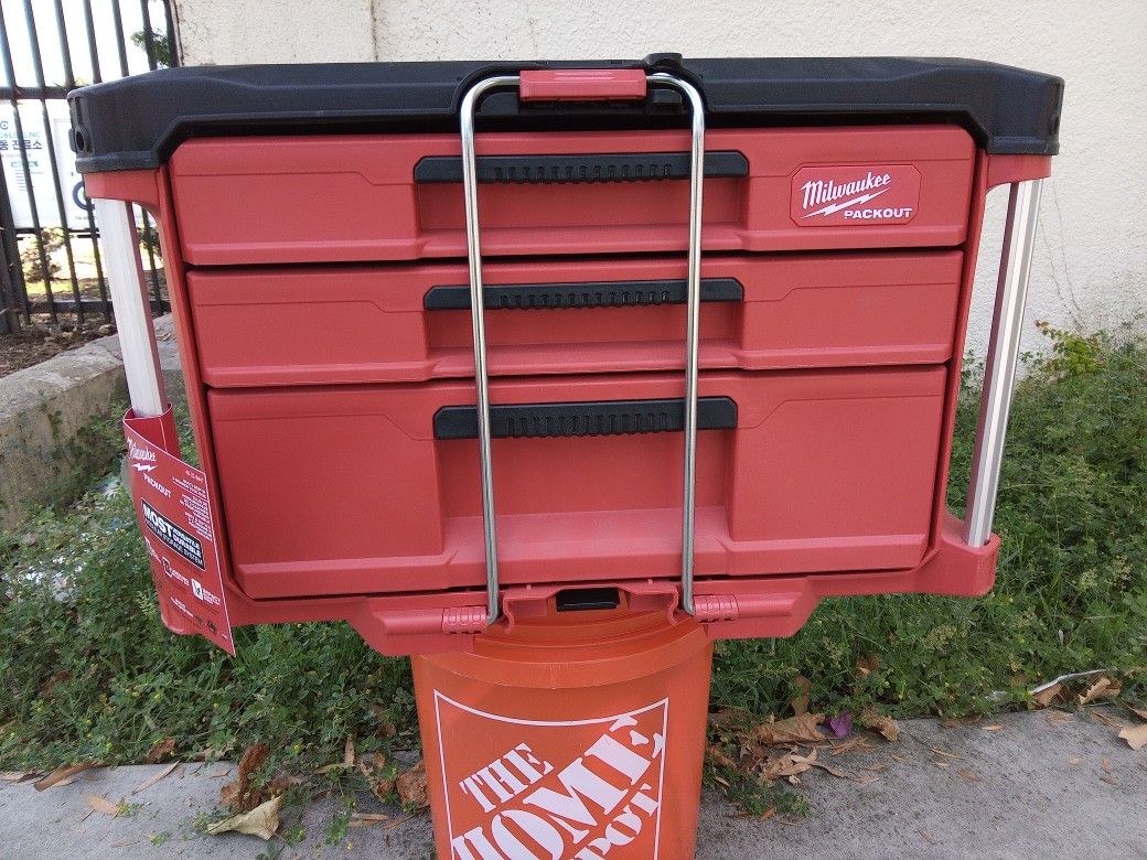 MILWAUKEE PACK OUT TOOL CHEST