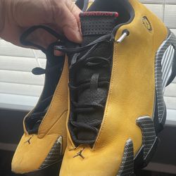 Jordan 14 Retro Reverse Ferrari/University Gold