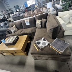 Lovely Brown Sofa Chaise 🤎❗️ Easy Financing Available ✅