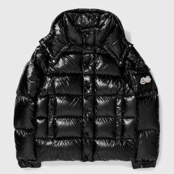 Moncler Maya 70 Hooded Short Down Jacket
