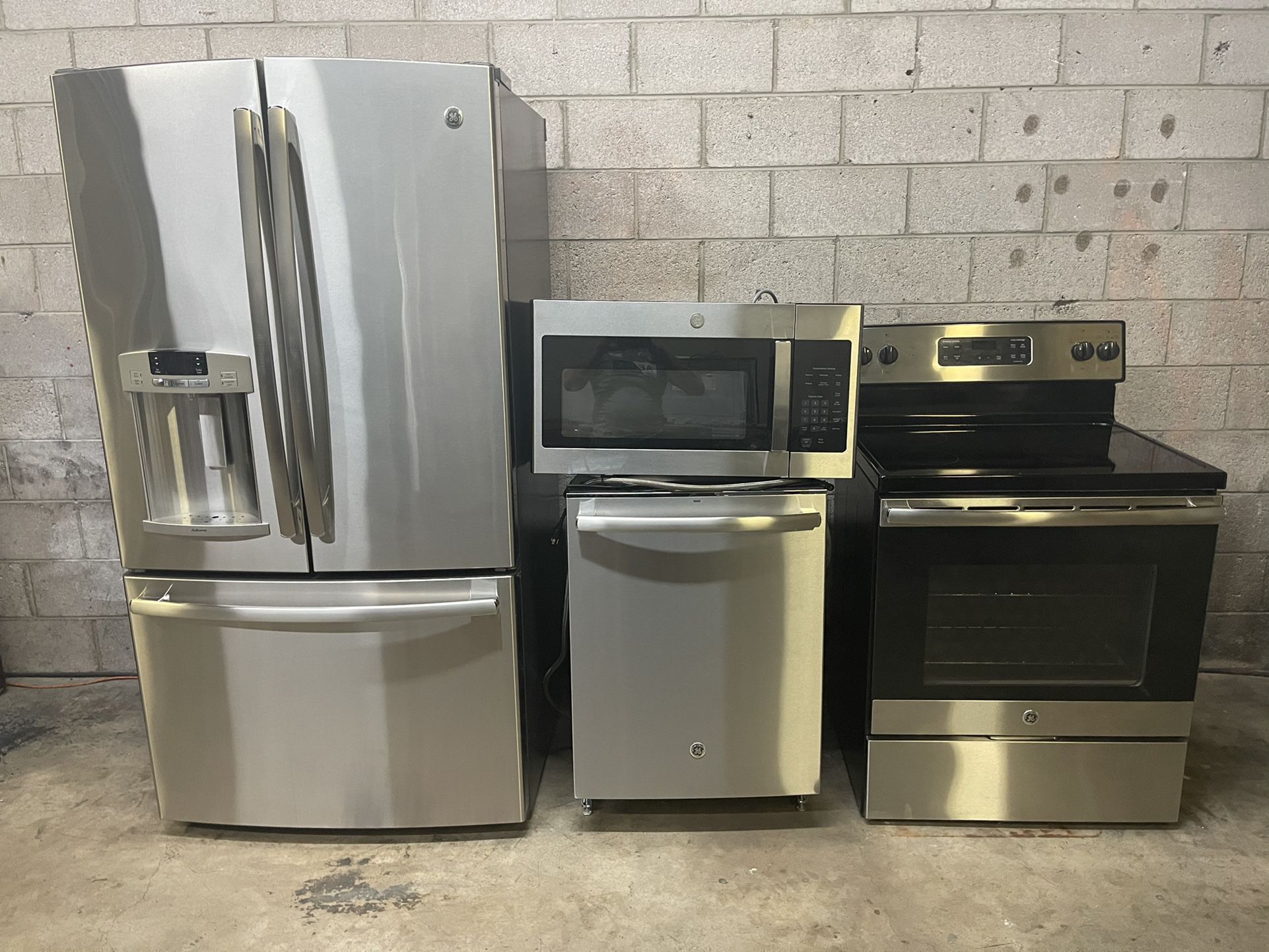 VERY NICE GE GENERAL ELECTRIC STAINLESS STEEL KITCHEN APPLIANCES SET