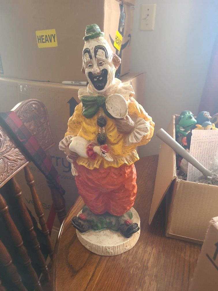 Free Big Clown Statue 