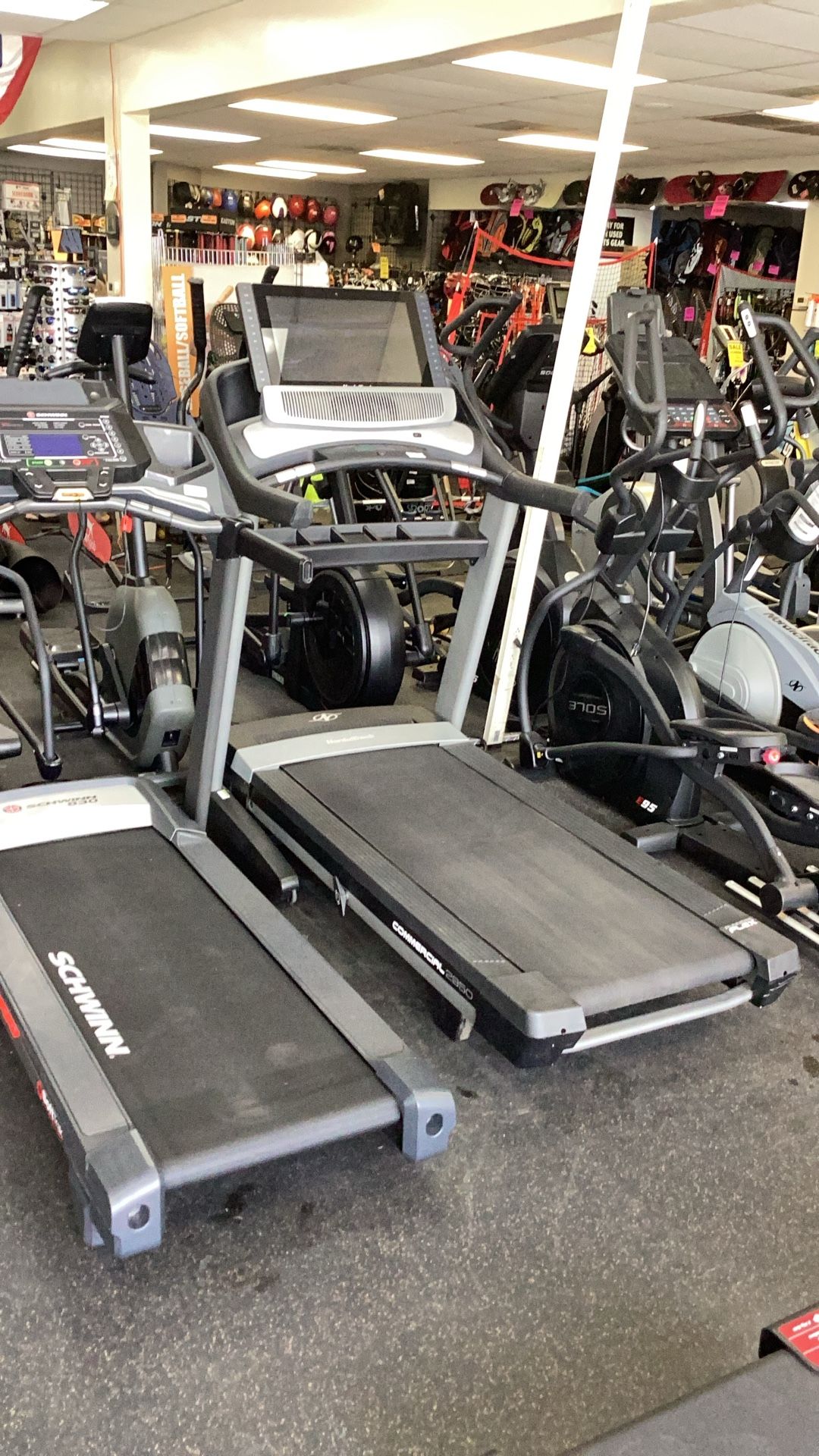 NordicTrack Commercial 2950 Heavy Duty Folding Treadmill Like New With Warranty