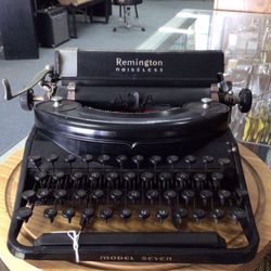 Remington Noiseless  Model. 7 Vintage Antique 1937 Display Only Manual Portable Typewriter Gloss Black  💵  CASH ONLY 💵