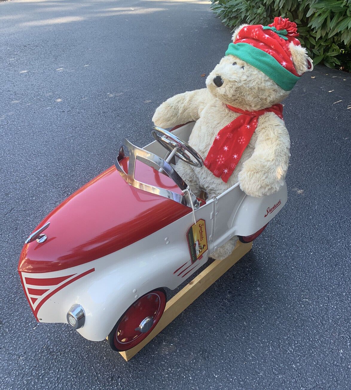 Starbucks 2002 Limited Edition Gendron Roadster w/Holiday Bearista 
