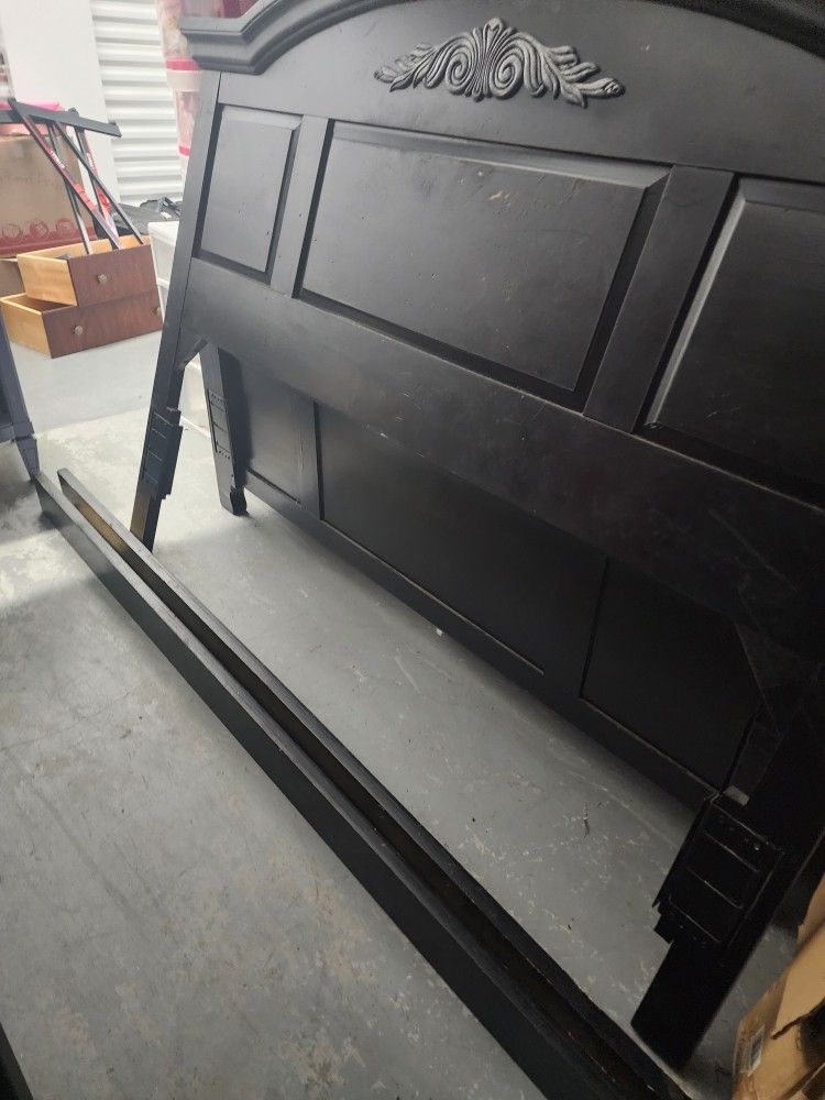 Black Wood Queen Headboard & Side Rails – Classic Design