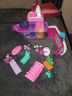 Mini mouse play boat