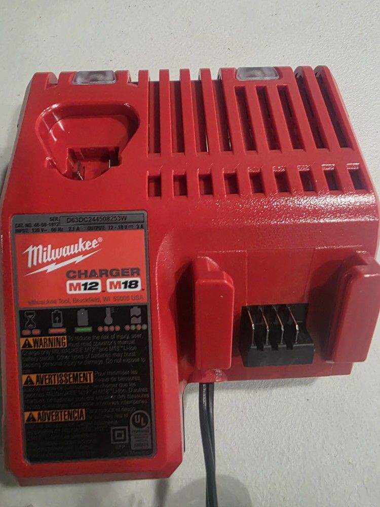 Milwaukee Charger **NEW**