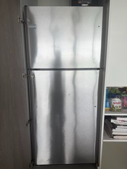 Frigidaire Stainless Steel Top-Freezer Refrigerator