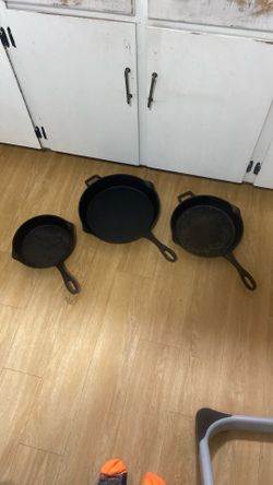 Bayou Classic Cast Iron Pans