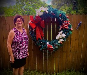 Huge  42Inch Pre-Lit Christmas  wreath For Front Of House Or Garage Door !