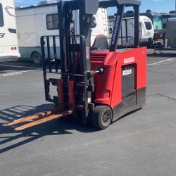 Forklift Made By (raymond Model425-c40tf 36 Volts Battery In Great Working Order 