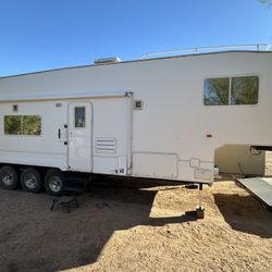 2005 Weekend Warrior 33ft 5th Wheel 