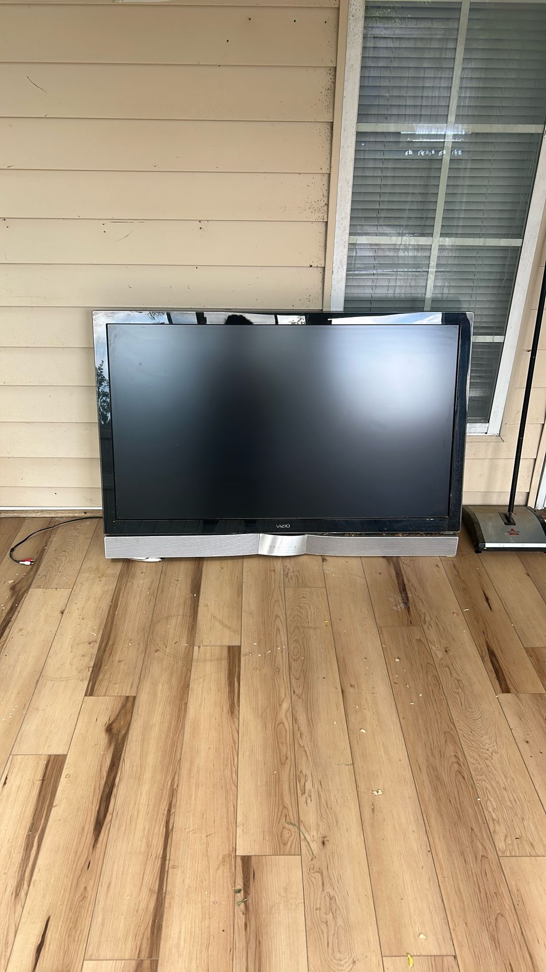 Free 47’ Tv