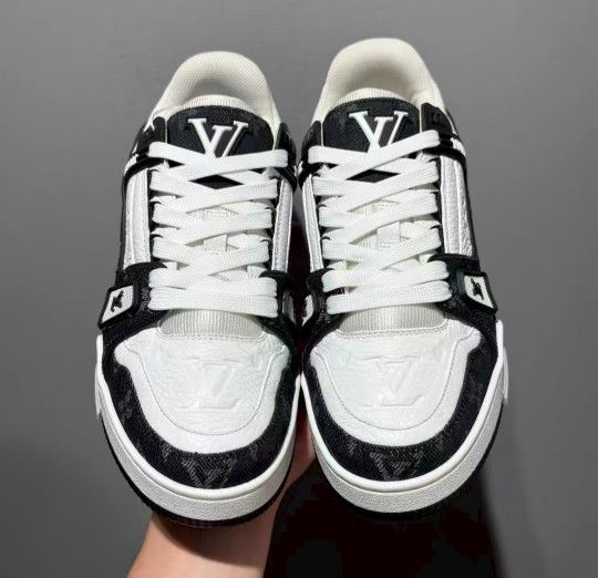 Louis VuittontrainerBlack and White