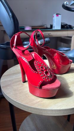 Bright red y2k Ellie brand platform heels