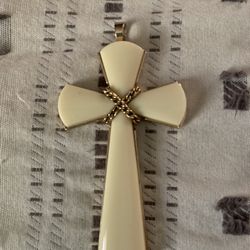 Vintage 1970s AVON Juliet Cross Pendant Necklace Creme Ivory  Cross 