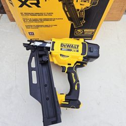 DeWALT 20V XR Framing Nailer 21 degrees