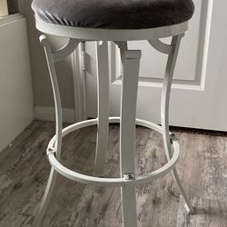 White Swivel Counter Stool (Set Of 4)