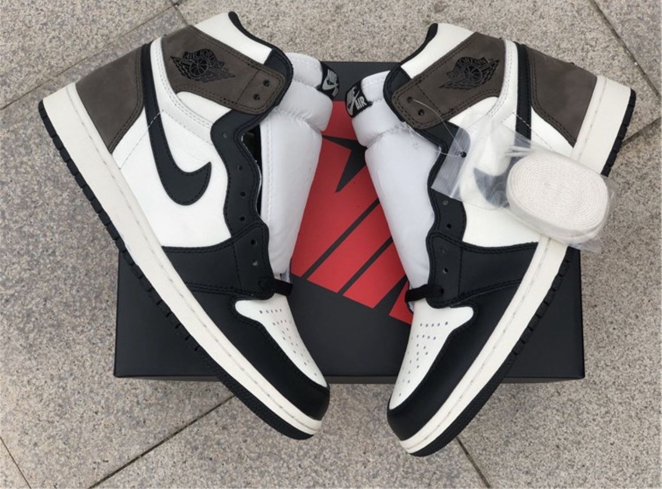 Jordan 1 Retro High Dark Mocha