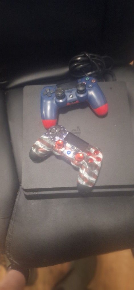 Playstation 4 And 2 Controllers