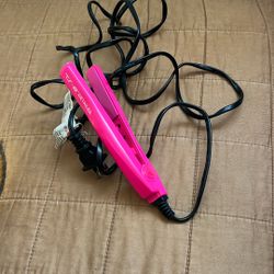 Paul Mitchell ProTools TS-2 Detailer flat iron. 