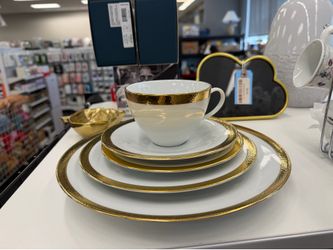 Michael Aram Goldsmith 5-Piece Place Setting – White & Gold Dinnerware Set