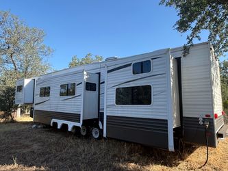 2013 Monte Carlo Limited Edition 43 ft Fifth Wheel