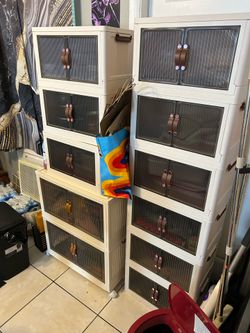 Storage containers