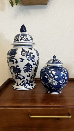 Set Of 2 Vases
