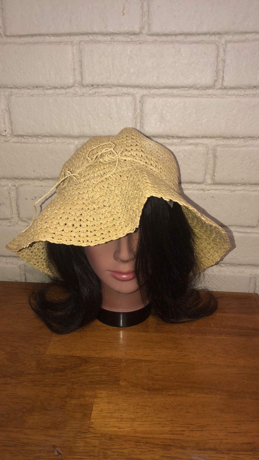 Adult ONE SIZE FITS MOST floppy straw hat